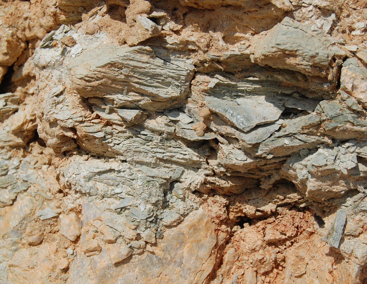 White kaolin clay, the classic mineral clay mask ingredient